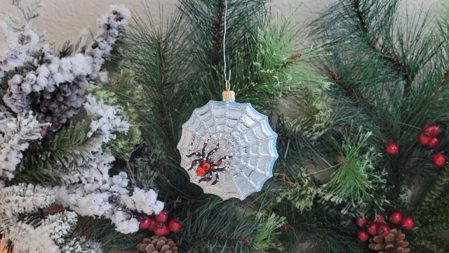 The Role of Spider Webs in Polish Christmas Feasts: