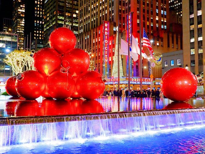 What Are the Dates for Christmas Decorations in NYC?