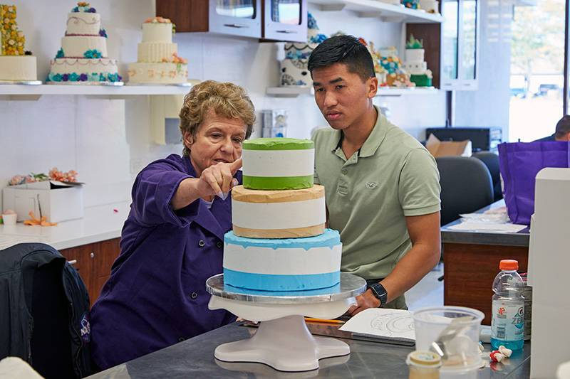 What to Expect in Cake Decorating Classes: