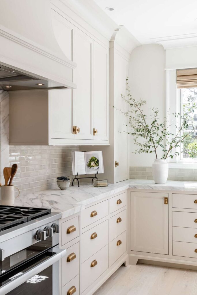 How to Decorate Small Kitchen Counters: