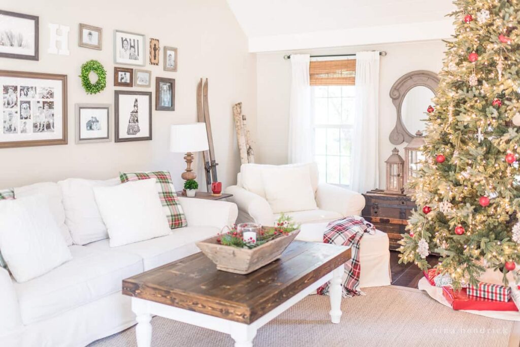 What Are Some Classic Christmas Decorating Ideas?