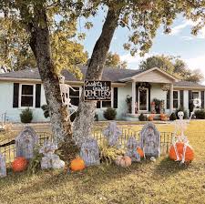 Creative Outdoor Halloween Yard Decorations: