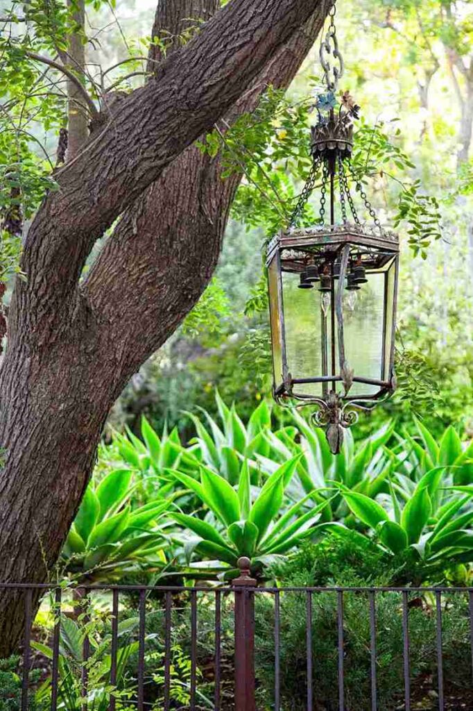 How to Choose the Right Garden Decor?