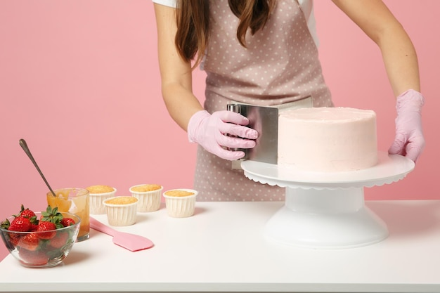 Essential Cake Decorating Supplies to Look For: