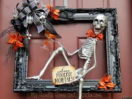 Spooky Wreaths for a Haunting Welcome: