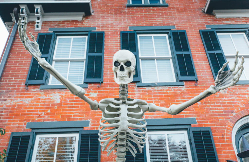 Benefits of Huge Skeleton Decorations: