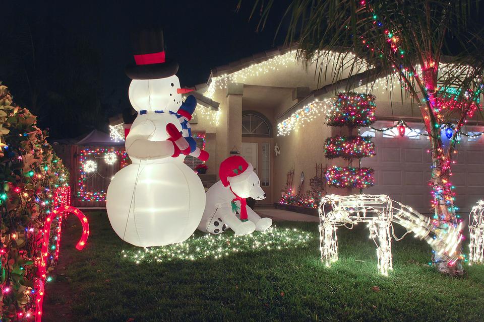 How to Use Inflatable Christmas Decorations: