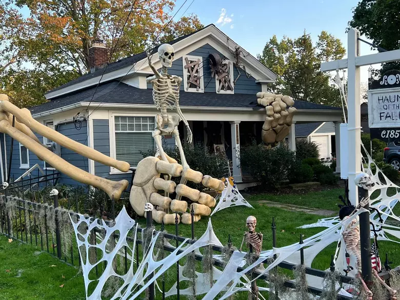 Creative Ideas for Using Huge Skeleton Decorations: