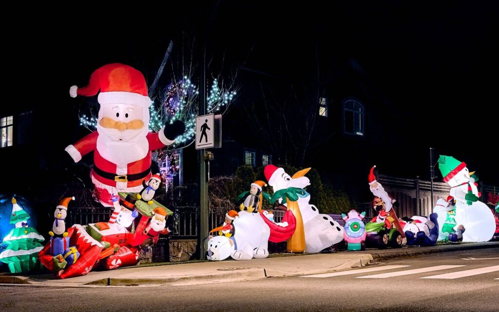 Why Choose Inflatable Christmas Decorations: